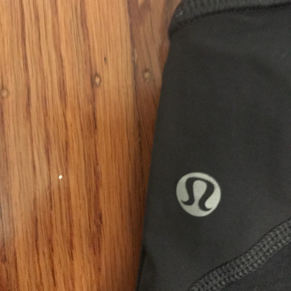 lululemon 4 red & black capri leggings